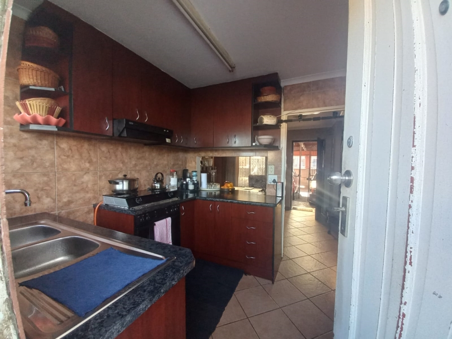 6 Bedroom Property for Sale in Woodlands Western Cape